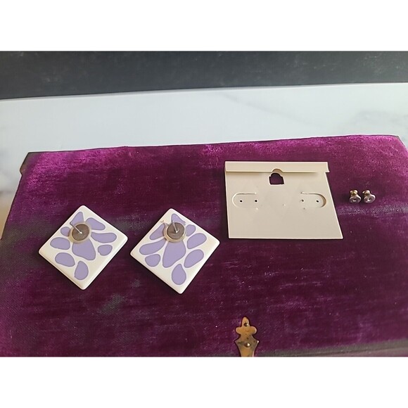 Purple And White Animal Print Plastic Earrings Vintage NOS - Picture 7 of 10